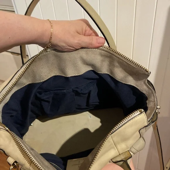 POUR LA VICTOIRE two tone 100% leather satchel with crossbody strap - Picture 10 of 16